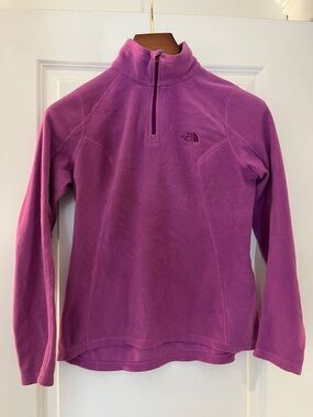The North Face Women's Magenta Quarter-Zip Fleece Pullover